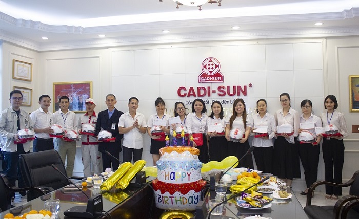 Sinh nhật đáng nhớ trong vòng tay đồng nghiệp